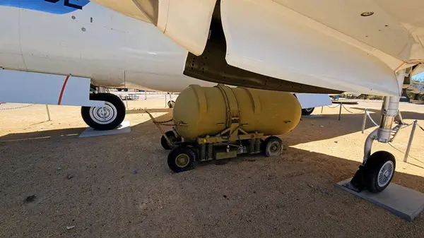 Boeing B-47 Stratojet. Ulusal Nükleer Bilim ve Tarih Müzesi. B-47 Stratojet, yüksek ses altı hızda uçmak üzere tasarlanmış 6 motorlu, turbo jet motorlu bir Amerikan bombardıman uçağı.