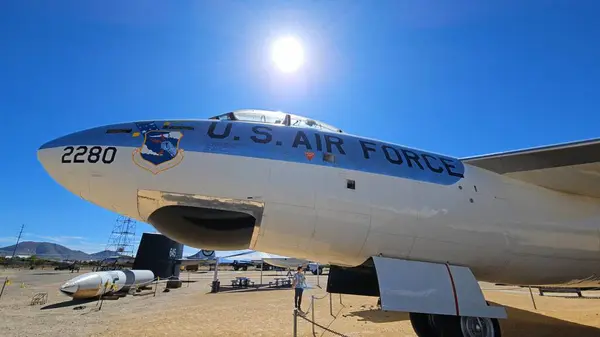 Boeing B-47 Stratojet. Ulusal Nükleer Bilim ve Tarih Müzesi. B-47 Stratojet, yüksek ses altı hızda uçmak üzere tasarlanmış 6 motorlu, turbo jet motorlu bir Amerikan bombardıman uçağı.
