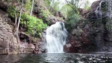 Florence Falls (Aborjin Karrimurra), Litchfield Ulusal Parkı 'nda bulunan bir şelaledir. Darwin 'in 80 kilometre güneyinde. Florence Falls yüzme havuzu.