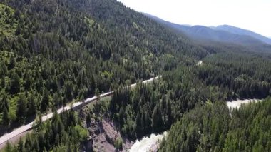 Yazın Montana 'da, yabanda, Keçi Yağı' nda havadan uçuşlar