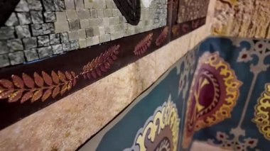 Güney Avustralya 'nın Coober Pedy kentindeki Aziz Elijah Ortodoks yeraltı kilisesi - Opal madencilik şehrinde kumtaşından çıkarılan dini bir yer