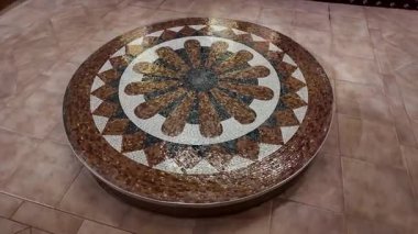 Güney Avustralya 'nın Coober Pedy kentindeki Aziz Elijah Ortodoks yeraltı kilisesi - Opal madencilik şehrinde kumtaşından çıkarılan dini bir yer