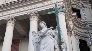 Tarihsel Barok Karlskirche Charles Kilisesi Avusturya 'nın Viyana kentindeki Karlsplatz' da bir Şehir Meydanı 'nda