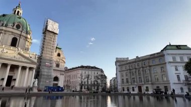 Tarihsel Barok Karlskirche Charles Kilisesi Avusturya 'nın Viyana kentindeki Karlsplatz' da bir Şehir Meydanı 'nda