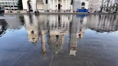 Tarihsel Barok Karlskirche Charles Kilisesi Avusturya 'nın Viyana kentindeki Karlsplatz' da bir Şehir Meydanı 'nda