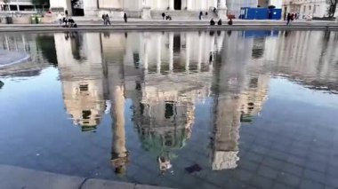 Tarihsel Barok Karlskirche Charles Kilisesi Avusturya 'nın Viyana kentindeki Karlsplatz' da bir Şehir Meydanı 'nda