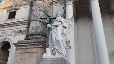 Tarihsel Barok Karlskirche Charles Kilisesi Avusturya 'nın Viyana kentindeki Karlsplatz' da bir Şehir Meydanı 'nda