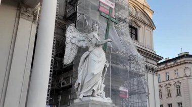 Tarihsel Barok Karlskirche Charles Kilisesi Avusturya 'nın Viyana kentindeki Karlsplatz' da bir Şehir Meydanı 'nda