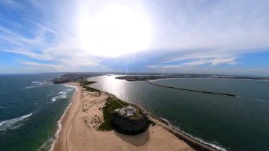 Newcastle NSW Avustralya Tarihsel Kıyı Nobbys Deniz feneri Etrafı Sahne Sahilleri ve Okyanus manzaralarıyla çevrili