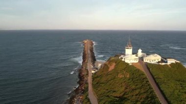 Newcastle NSW Avustralya Tarihsel Kıyı Nobbys Deniz feneri Etrafı Sahne Sahilleri ve Okyanus manzaralarıyla çevrili