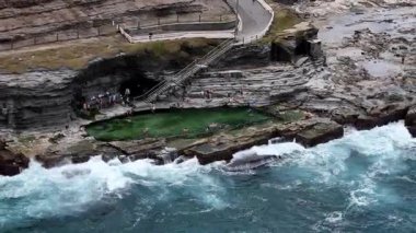 Bogey Deliği, komutanın hamamı olarak da bilinir, Newcastle 'da miras olarak listelenmiş bir deniz banyosu, Komutan Morisset' in emriyle inşa edilmiştir.