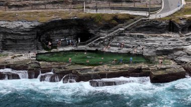 Bogey Deliği, komutanın hamamı olarak da bilinir, Newcastle 'da miras olarak listelenmiş bir deniz banyosu, Komutan Morisset' in emriyle inşa edilmiştir.