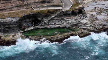 Bogey Deliği, komutanın hamamı olarak da bilinir, Newcastle 'da miras olarak listelenmiş bir deniz banyosu, Komutan Morisset' in emriyle inşa edilmiştir.