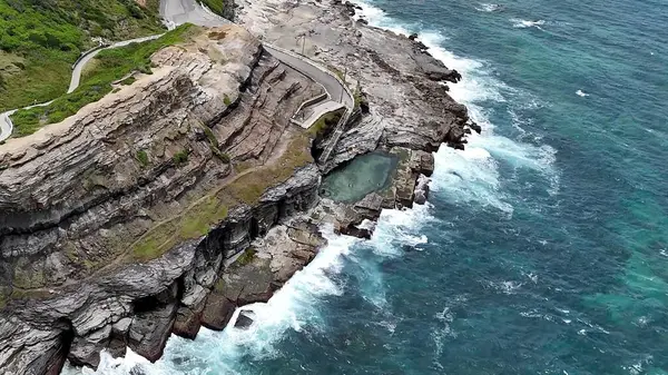 Bogey Deliği, komutanın hamamı olarak da bilinir, Newcastle 'da miras olarak listelenmiş bir deniz banyosu, Komutan Morisset' in emriyle inşa edilmiştir.