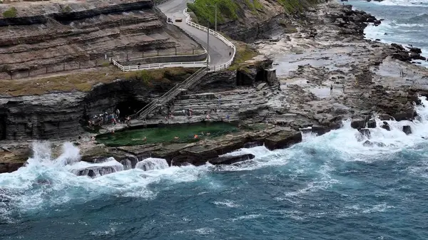 Bogey Deliği, komutanın hamamı olarak da bilinir, Newcastle 'da miras olarak listelenmiş bir deniz banyosu, Komutan Morisset' in emriyle inşa edilmiştir.