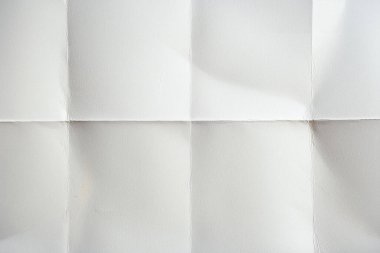 Beyaz katlanmış kağıt veya kumaş dokusu arka plan tasarımının yaratıcı arka planı. Beyaz katlanmış kağıt poster dokusu arkaplanı.