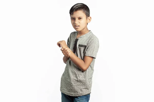 Handleder Smärta Ledvärk Indian Tonåring Pojke Fysisk Skada Vit Bakgrund — Stockfoto