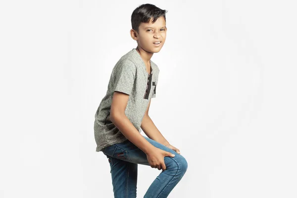 Indian Cute Boy Holding His Broken Thigh Leg White Background — Stock Photo, Image