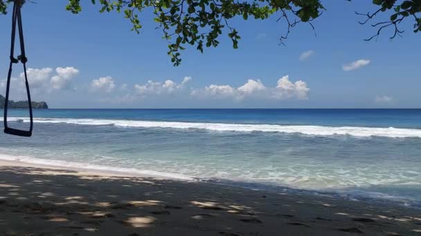 Tropikalna Atmosfera Plaży Ciągu Dnia Bardzo Słoneczną Pogodą — Wideo stockowe