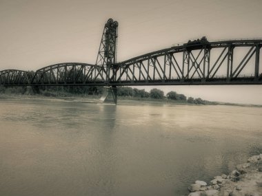 Snowden Köprüsü Montana hâlâ işlevsel bir demiryolu ama şu anda kullanılmıyor..