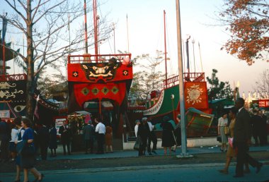 1964 'te New York, Queens' teki Flushing Meadows-Corona Park 'taki dünya fuarının fotoğrafları güneşli bir günde