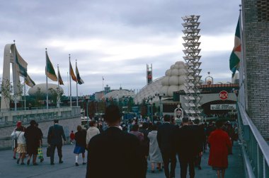 1964 'te New York, Queens' teki Flushing Meadows-Corona Park 'taki dünya fuarının fotoğrafları güneşli bir günde