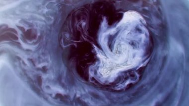 Canlı renkler kıvrılır ve sıvı kaosun içinde karışır, yavaş filizler hızlı patlamalarla birleşir, büyüleyici bir renk ve hareket dansı yaratır.