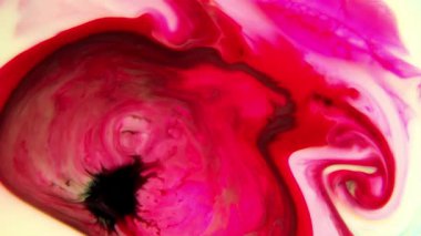 Canlı renkler kıvrılır ve sıvı kaosun içinde karışır, yavaş filizler hızlı patlamalarla birleşir, büyüleyici bir renk ve hareket dansı yaratır.