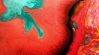 Canlı renkler kıvrılır ve sıvı kaosun içinde karışır, yavaş filizler hızlı patlamalarla birleşir, büyüleyici bir renk ve hareket dansı yaratır.