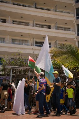 18 Mayıs 2025 'te İspanya' nın Kanarya Adası Kanarya Kanarya Kanaryası 'ndaki Las Palmas de Gran Kanaryası' ndaki Paseo de las Canteras gezinti alanında aşırı turizme, kiraların artmasına ve çok sayıda tatil evine karşı gösteri