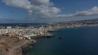Kıyı şeridinde hava manzarası, Las Palmas şehri, kanarya adalarındaki Gran Kanaryası 'nın kuzey kıyısında okyanus manzarası.