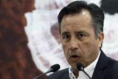 16 Ağustos 2023, Mexico City, Mexico: Veracruz Eyaleti Valisi Cuitlahuac Garcia Jimenez Mexico City 'de Veracruz hükümetinin temsili sırasında düzenlediği basın toplantısında. 16 Ağustos 2023 'te Mexico City, Meksika
