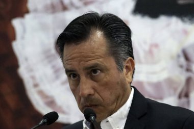 16 Ağustos 2023, Mexico City, Mexico: Veracruz Eyaleti Valisi Cuitlahuac Garcia Jimenez Mexico City 'de Veracruz hükümetinin temsili sırasında düzenlediği basın toplantısında. 16 Ağustos 2023 'te Mexico City, Meksika