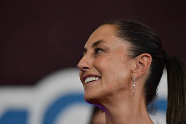 19 Ağustos 2023 Toluca, Meksika: Claudia Sheinbaum Pardo, Dördüncü Dönüşüm Savunması koordinatörü, Meksika 'daki bilgilendirme toplantıları sırasında, Toluca şehrinde genç insanlarla bir araya geldi. A üzerinde