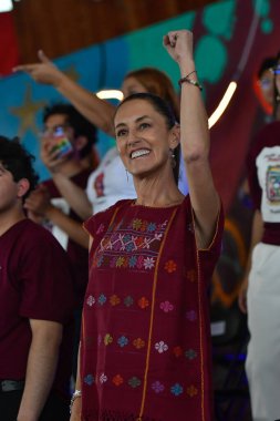 19 Ağustos 2023 Toluca, Meksika: Claudia Sheinbaum Pardo, Dördüncü Dönüşüm Savunması koordinatörü, Meksika 'daki bilgilendirme toplantıları sırasında, Toluca şehrinde genç insanlarla bir araya geldi. A üzerinde