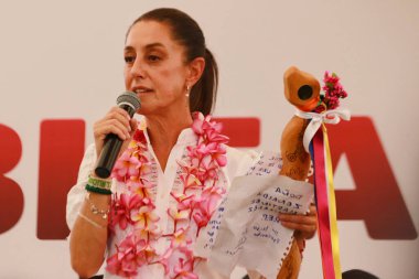 17 Ağustos 2023, İzcar de Matamoros, Puebla, Meksika: Dönüşüm savunma koordinasyonu adayı Claudia Sheinbaum Pardo, Mariano Matamoros spor biriminde tanımlama sürecinin bir mitingine katılır. 17 Ağustos 2023, Puebla 
