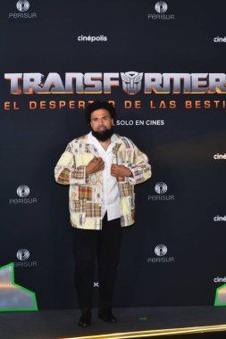 30 Mayıs 2023, Mexico City: Yönetmen Steven Caple Jr: Transformers 'ın kırmızı halısına katılır: Cinepolis Perisur' da Canavarların Yükselişi Film Prömiyeri, 30 Mayıs 2023, Mexico City. Fotoğraf: Carlos Tischler / Eyepix Group)