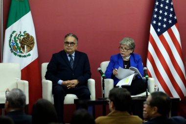 18 Ağustos 2023, Mexico City, Meksika Şansölyesi Alicia Barcena Ibarra ve Baja California Eyaleti Eğitim Bakanı Gerardo Solis 6. Meksika ve Birleşik Sta arasında Binational Eğitim Haftası