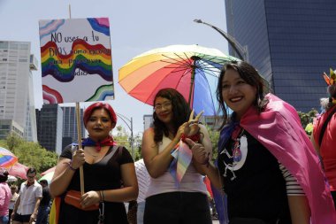 24 Haziran 2023, Mexico City: Mexico City 'deki XLV LGBTTTIQA + gurur yürüyüşüne yaklaşık 250.000 kişi katıldı. 24 Haziran 2023 'te Mexico City, Meksika