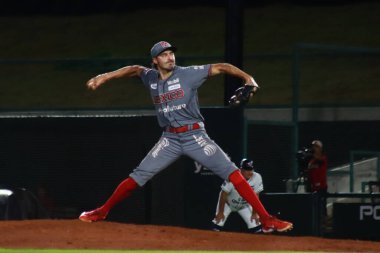 23 Mayıs 2023, Cancun, Quintana Roo, Meksika: Beto Avila Stadyumu 'nda Meksika Beyzbol Ligi' nden Diablos Rojos ile Quintana Roo 'dan Tigres arasında oynanan karşılaşmada Diablos Rojos' un Conner Green # 99 'u atış yaptı.
