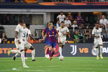 29 Temmuz 2023, Arlington, Teksas, ABD: Barcelona 'dan Frenkie de Jong AT & T Stadyumu' nda oynanan Soccer Champions Tour maçı sırasında hareket halindedir.