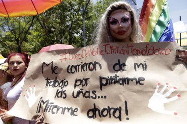 24 Haziran 2023, Mexico City: Mexico City 'deki XLV LGBTTTIQA + gurur yürüyüşüne yaklaşık 250.000 kişi katıldı. 24 Haziran 2023 'te Mexico City, Meksika