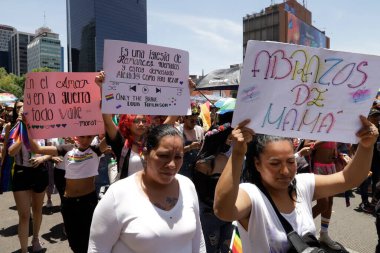 24 Haziran 2023, Mexico City: Mexico City 'deki XLV LGBTTTIQA + gurur yürüyüşüne yaklaşık 250.000 kişi katıldı. 24 Haziran 2023 'te Mexico City, Meksika
