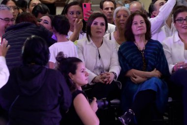 12 Ağustos 2023, Mexico City, Meksika: Eski Sosyal Kalkınma Bakanı Rosario Robles Berlanga ve kızı Mariana Mothe ve eski başkan adayı Cecilia Soto,