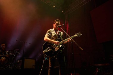 11 Ağustos 2023, Mexico City, Meksika: Amerikalı şarkıcı Drake Bell BB Konser Salonu 'ndaki Non Stop Flight turnesi kapsamında sahne aldı.