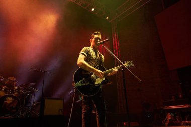 11 Ağustos 2023, Mexico City, Meksika: Amerikalı şarkıcı Drake Bell BB Konser Salonu 'ndaki Non Stop Flight turnesi kapsamında sahne aldı.