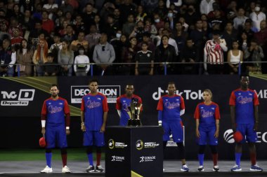 12 Kasım 2022, Mexico City, Meksika: Küba, Meksika Zocalo 'da Beyzbol 5 Dünya Kupası' nın dünya şampiyonu olduktan sonra altın madalya aldı.