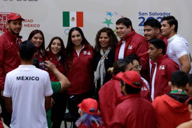 15 Haziran 2023, Mexico City, Meksika Olimpiyat Komitesi başkanı Maria Jose Alcala, JCC San Salvador bayrak sallama töreninde, Mexico City 'deki Ulusal Saray' da. 15 Haziran 2023 'te Mexico City, Meksika