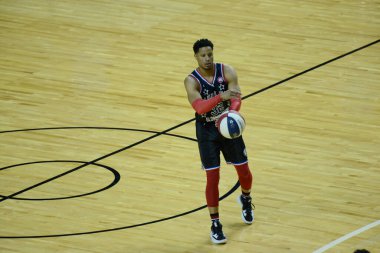 MEXICO CITY, MEXICO - 7 Mayıs 2022: Mexico City Arena 'daki Spread Game Tour kapsamında Harlem Globetrotters takımının Jet Rivers' ı bir basketbol maçı sırasında faaliyete geçirdi