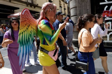 24 Haziran 2023, Mexico City: Mexico City 'deki XLV LGBTTTIQA + gurur yürüyüşüne yaklaşık 250.000 kişi katıldı. 24 Haziran 2023 'te Mexico City, Meksika